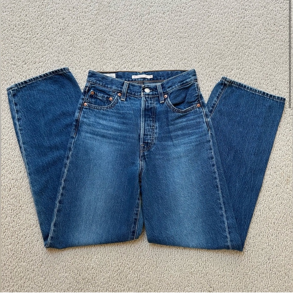 Levi’s Ribcage Straight Leg Ankle Jeans - size 25